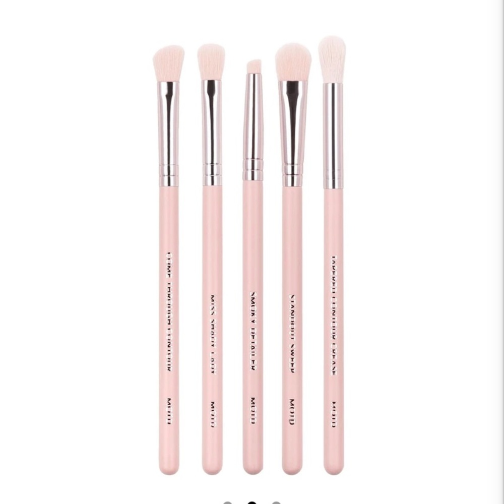 5 make up brushes